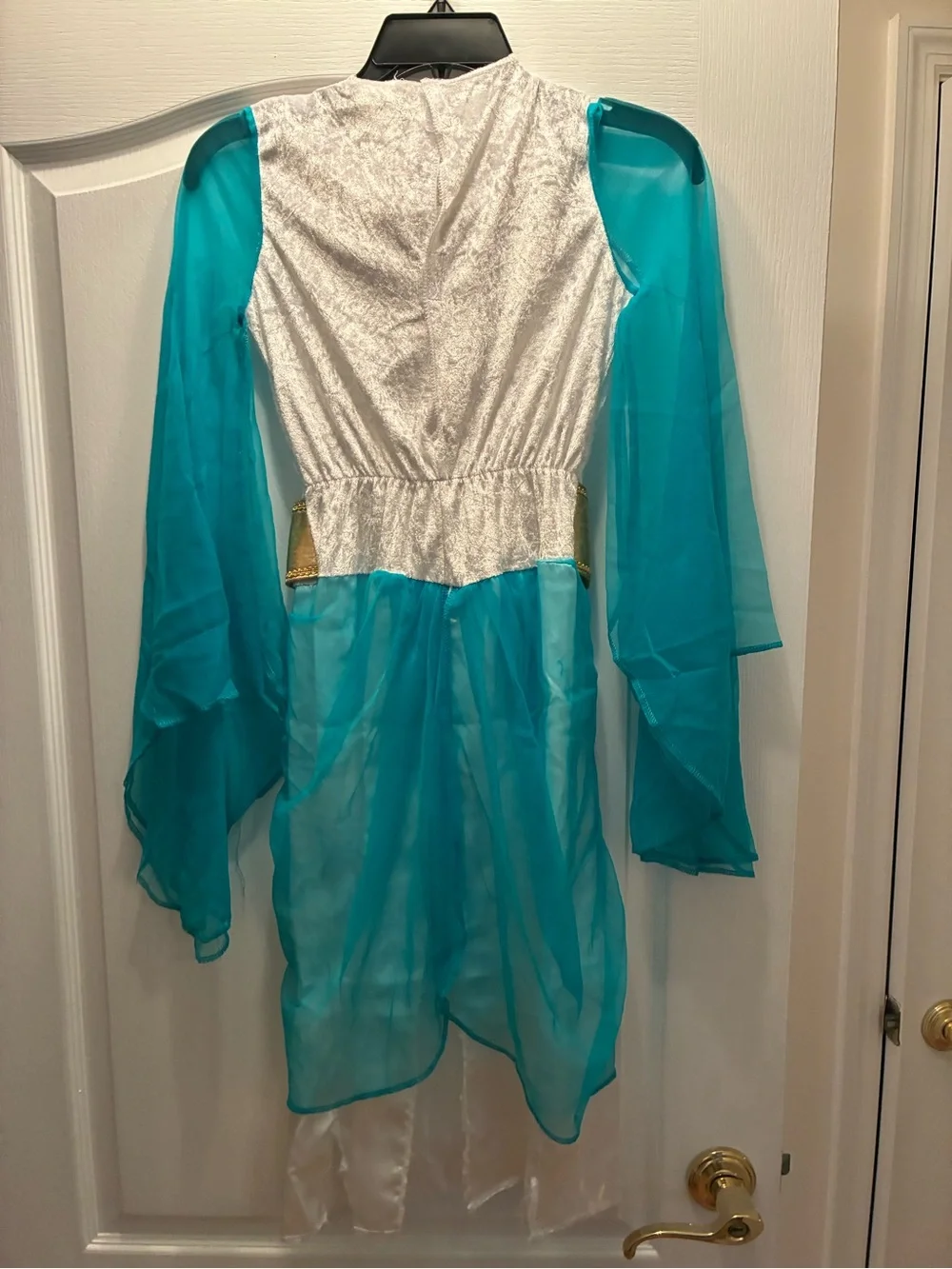 Disguise shimmery white